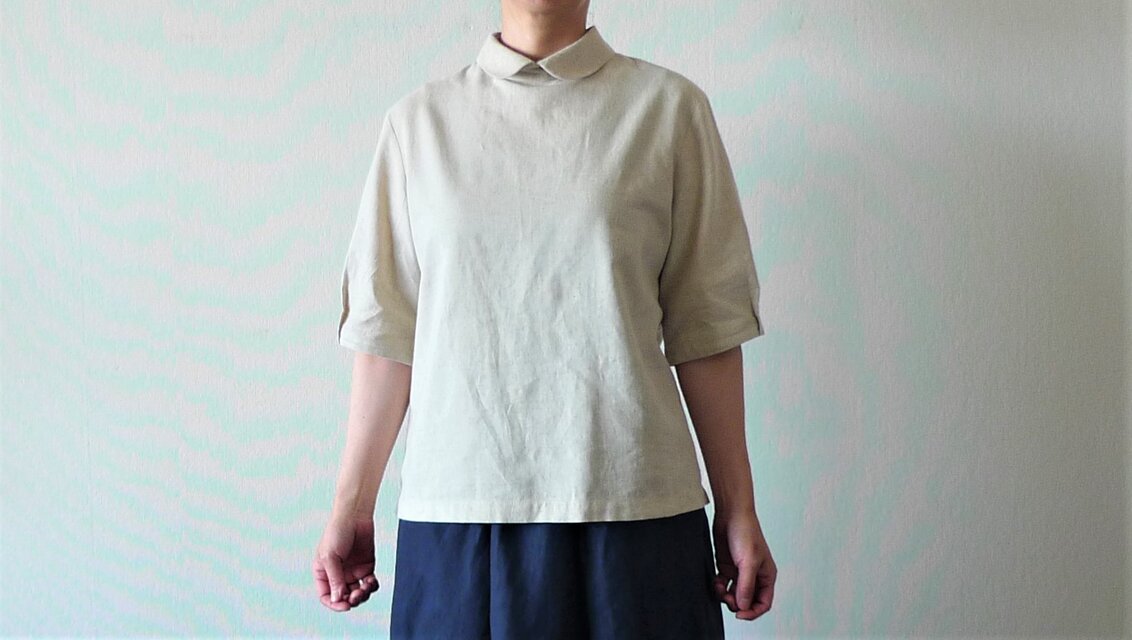 生成りコットンリネンの丸襟ブラウス