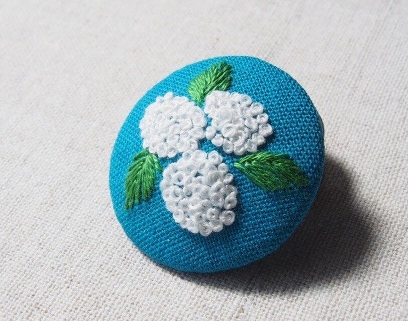 刺繍ブローチ（綿麻ターコイズ)紫陽花 アナベル | iichi 日々の暮らし