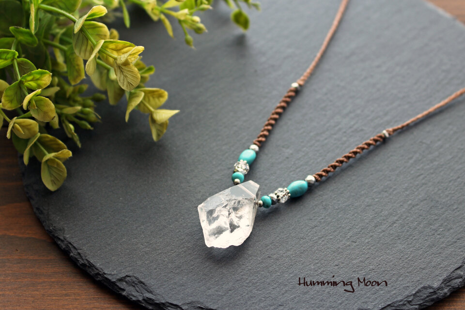 ラフカットクリスタルとターコイズのペンダントネックレス