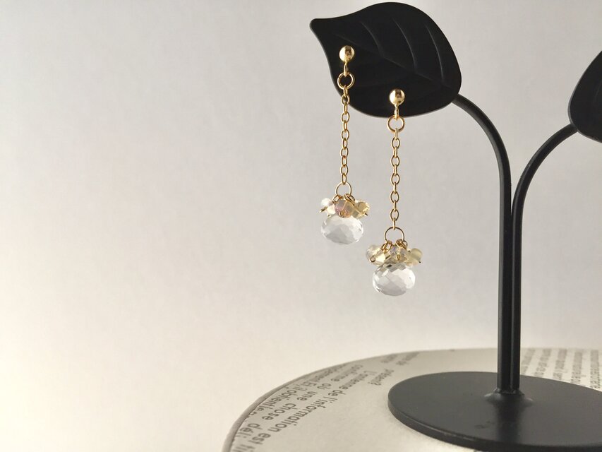 つぶつぶオパールと水晶のピアス