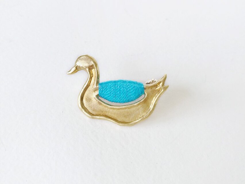 あひるブローチ（ライトブルー）
