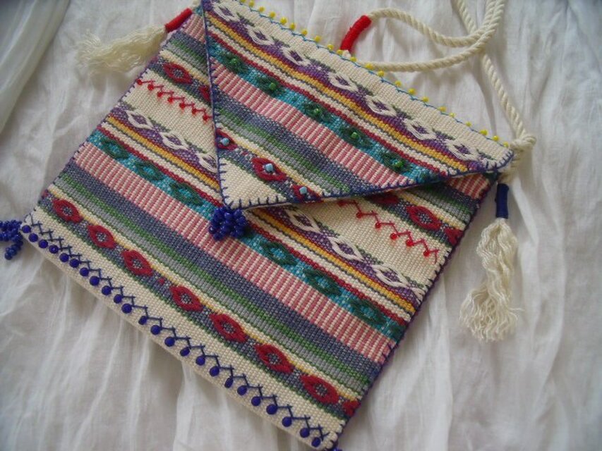 ビーズ飾りのポシェット