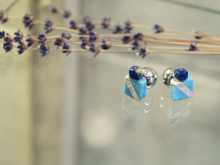 ＊清緑色と紺碧＊ ソーダライトとスクエアガラスピアス