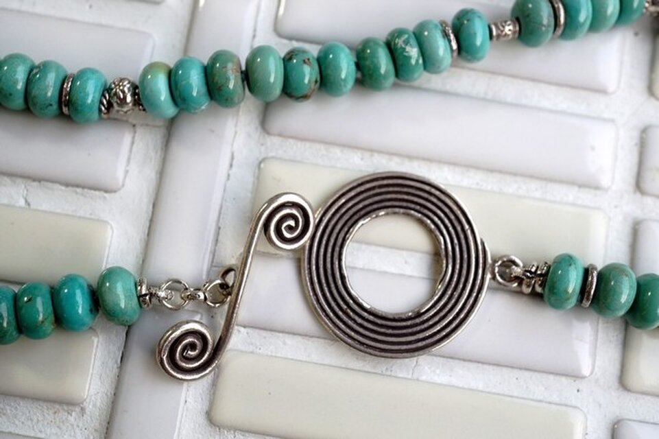 ターコイズ（ボタン型）とカレンシルバーネックレス