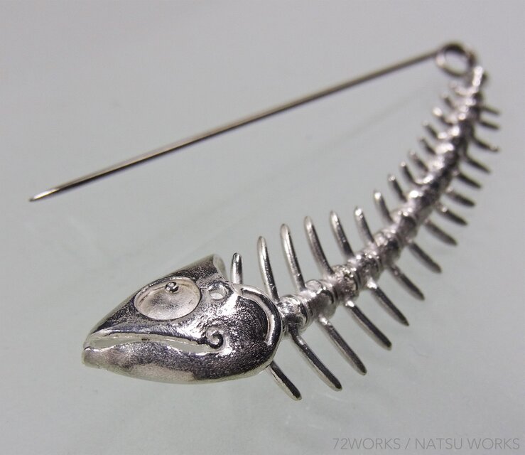 魚の骨のブローチ Fish Bone Brooch-