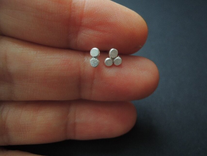 silver　dots スタッドピアス