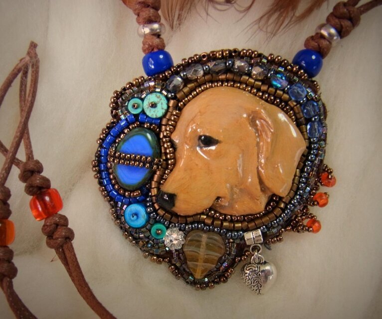 ラブラドールレトリバートーテム　ビーズエンブロイダリーネックレス