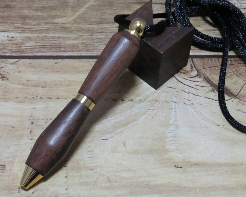 銘木黒檀で作ったペンダント型の手作りボールペン