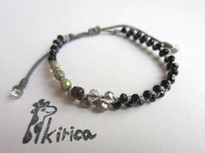 黒カットビーズのスライドブレスレット