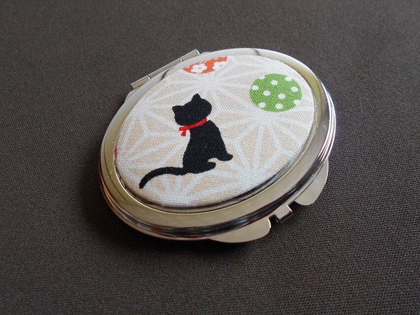 Wミラーコンパクト*黒猫緑手まり