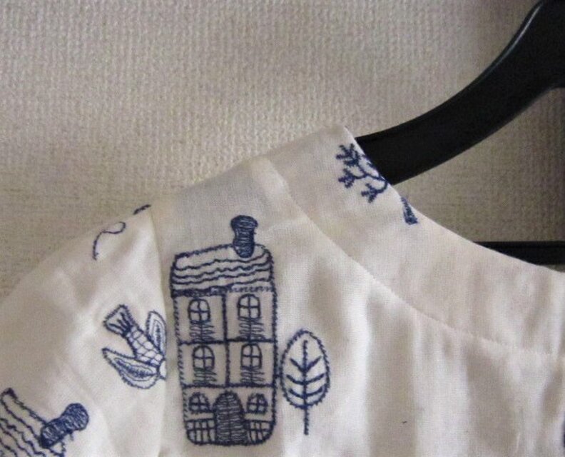 刺繍のブラウス