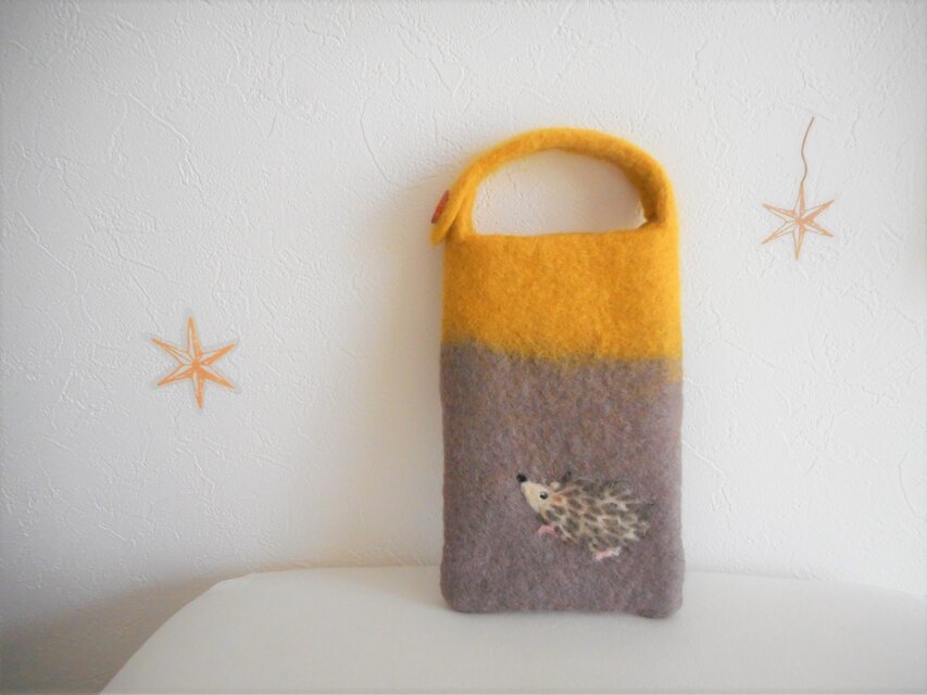 スマホも入る ハリネズミのケース