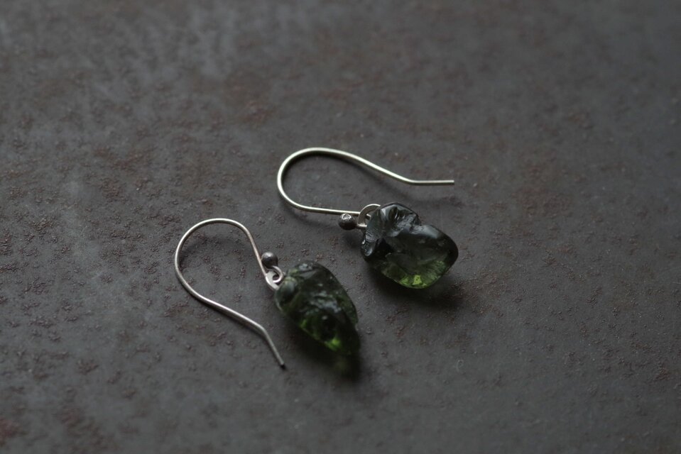 モルダバイト　ピアス