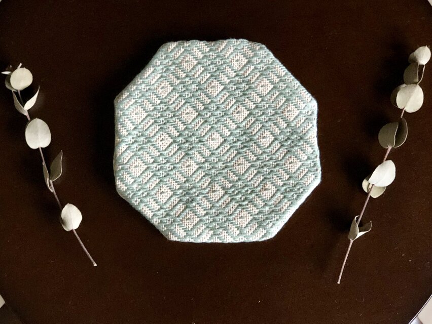 ⌘こぎん刺しコースター（8角形）⌘ モドコ:変形花つなぎ