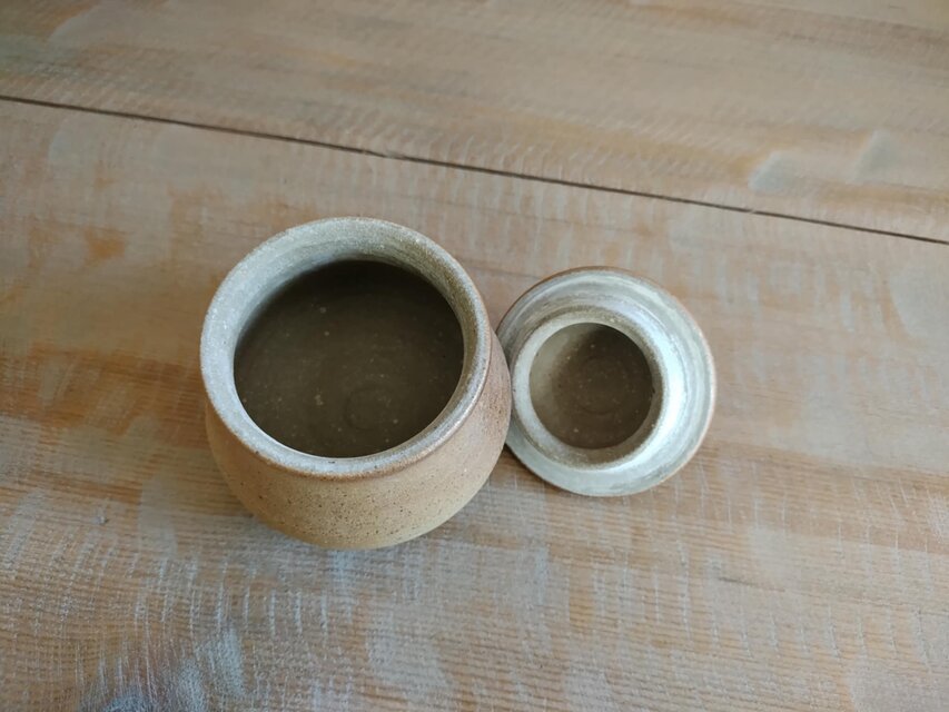 塩壷 S・下膨れ | iichi 日々の暮らしを心地よくするハンドメイドや