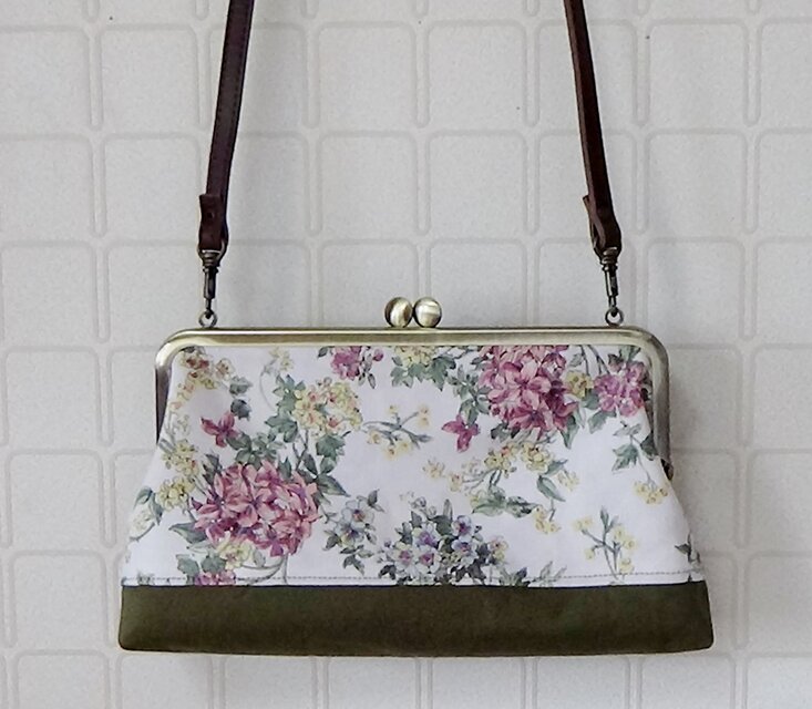 リバティ　セリーヌ　がま口ショルダーバッグ　カーキ