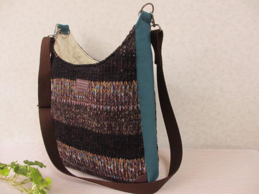 ニット地編地×コバルトブルーのショルダー