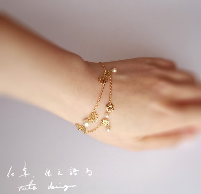 ブレスレット「仕草、伝え語る」