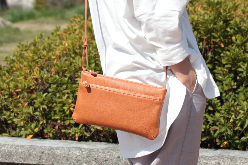 【長財布が入る】サコッシュ　姫路レザー　キャメル　牛革　ショルダーバッグ　薄型　ak-53nns