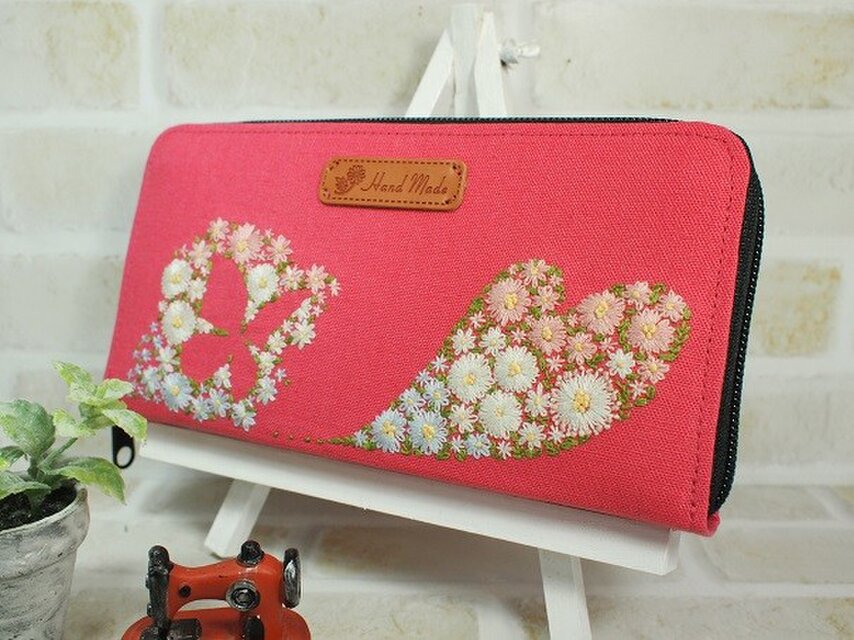 手仕事のひとしな　ハリ（花）ネズミの長財手仕事のひとしな　花と蝶とハートの長財布（女性限定開運財布）布