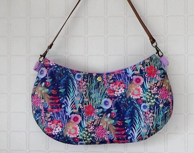 リバティ　トレスコ　　クロワッサンバッグ　