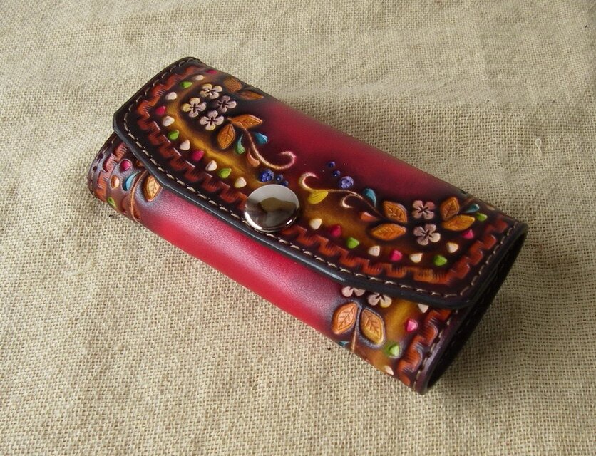 レザークラフトキーケース　刻印＆拭き染め　