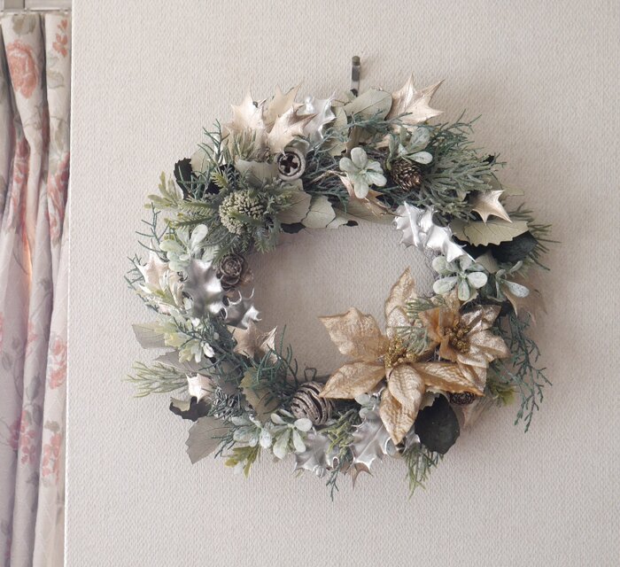 キリン様専用です。ロイヤルブルーポインセチアとローズのクリスマス