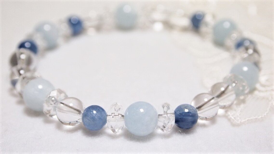 幸せな結婚のお守り★アクアマリン・カイヤナイト・水晶のブレスレット