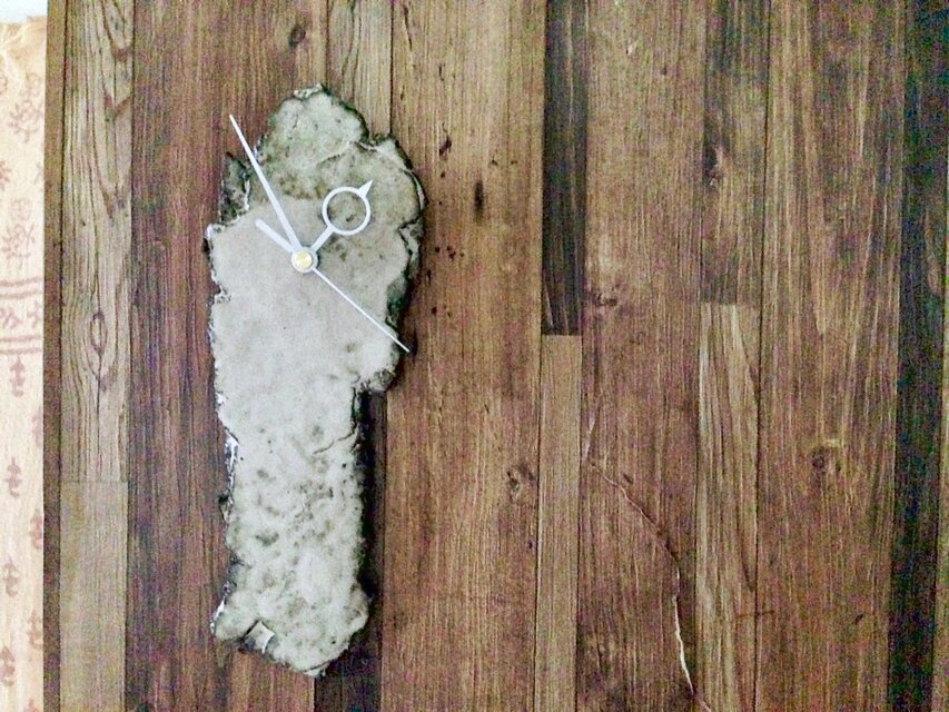 白鉄錆釉　26cm掛け時計