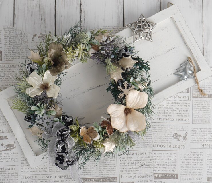 アッシュグリーンのクリスマスリース　ハナミズキ