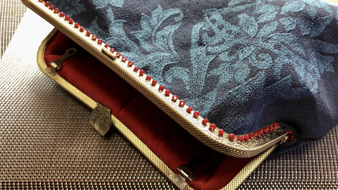 かぶせ口金バッグ・御召し青色花柄