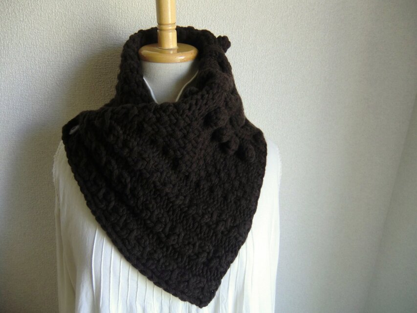 ラムウール　アラン模様のカウル（チョコレート）