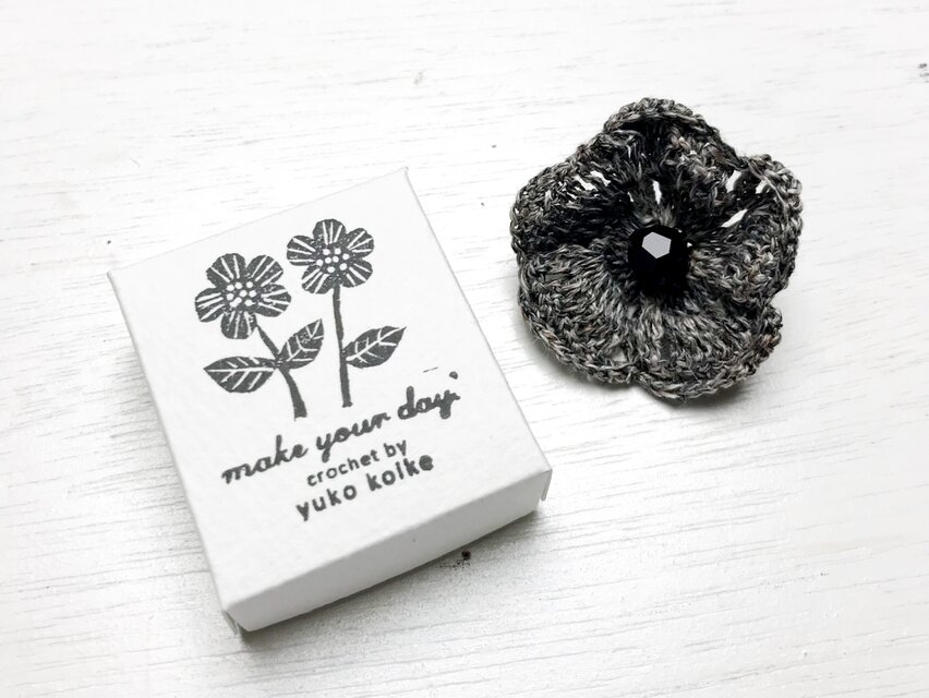 anemone brooch - charcoal -