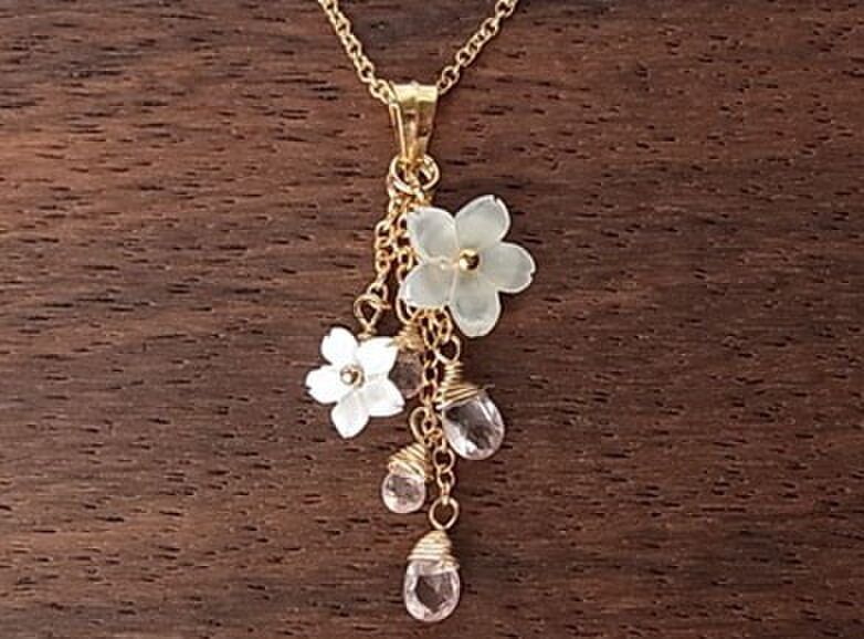 14kgf サクラ　白蝶貝のネックレス