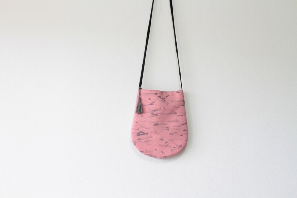 ☆シズクガタショルダーバッグ♪家柄☆