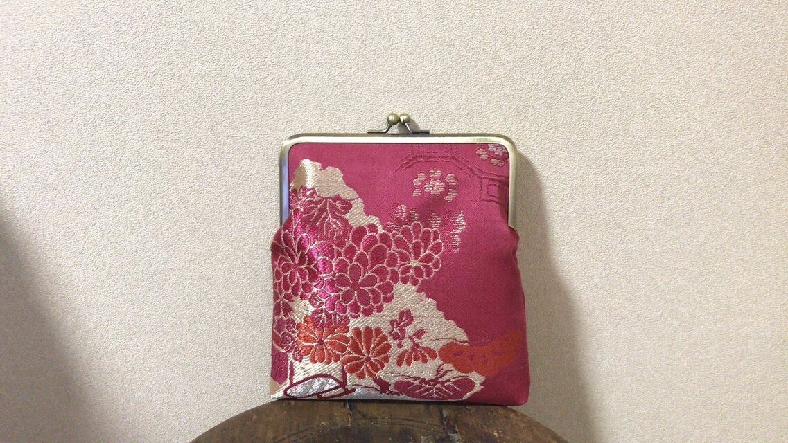 ★御朱印ケース　がま口タイプ   赤地古典花柄帯地★