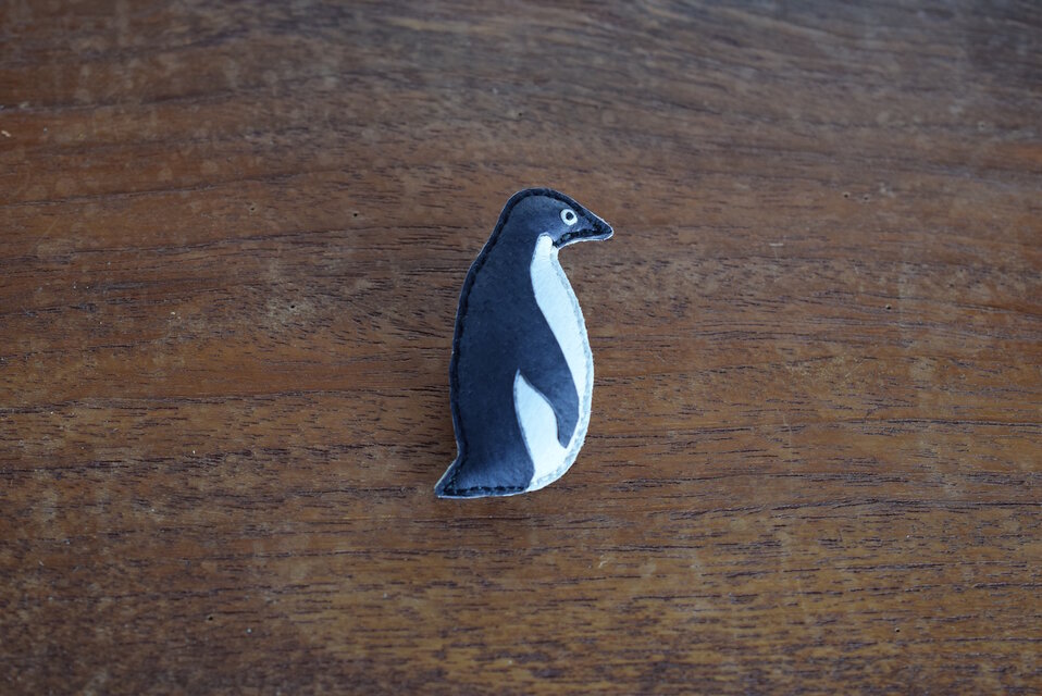 ブローチ　アデリーペンギン