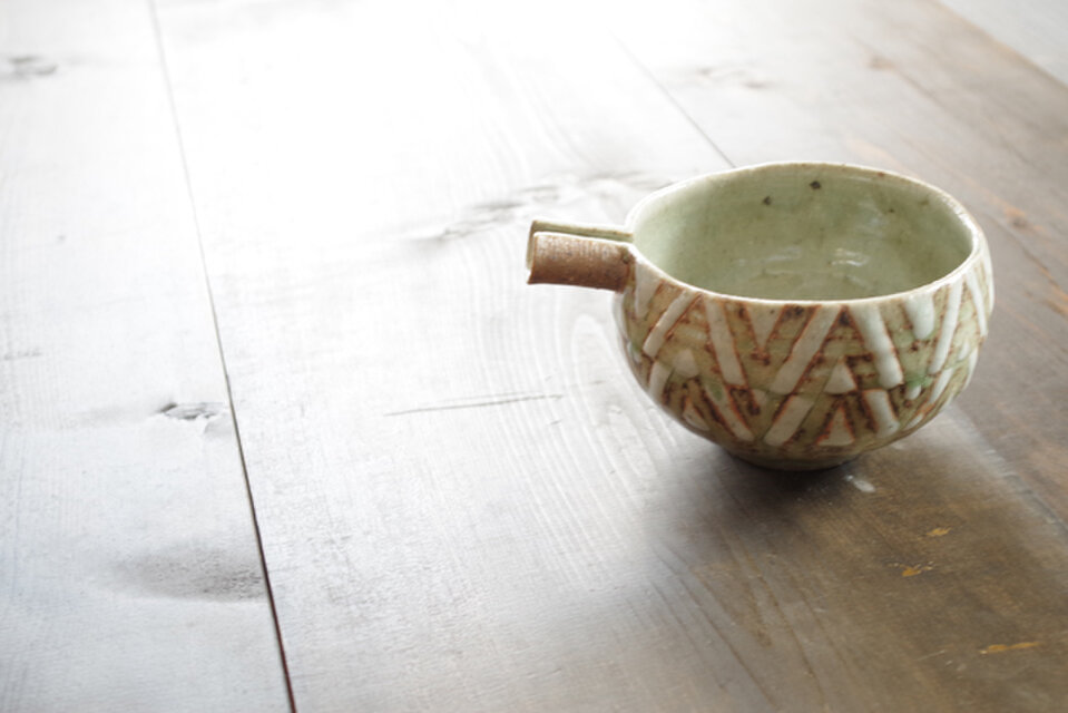 釉彩片口鉢（三角模様）