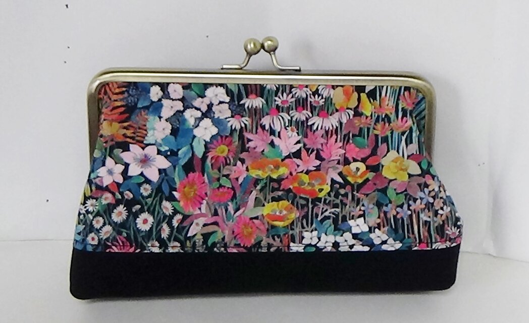 リバティ　ファリア・フラワーズ・スモール　がま口コスメポーチ　