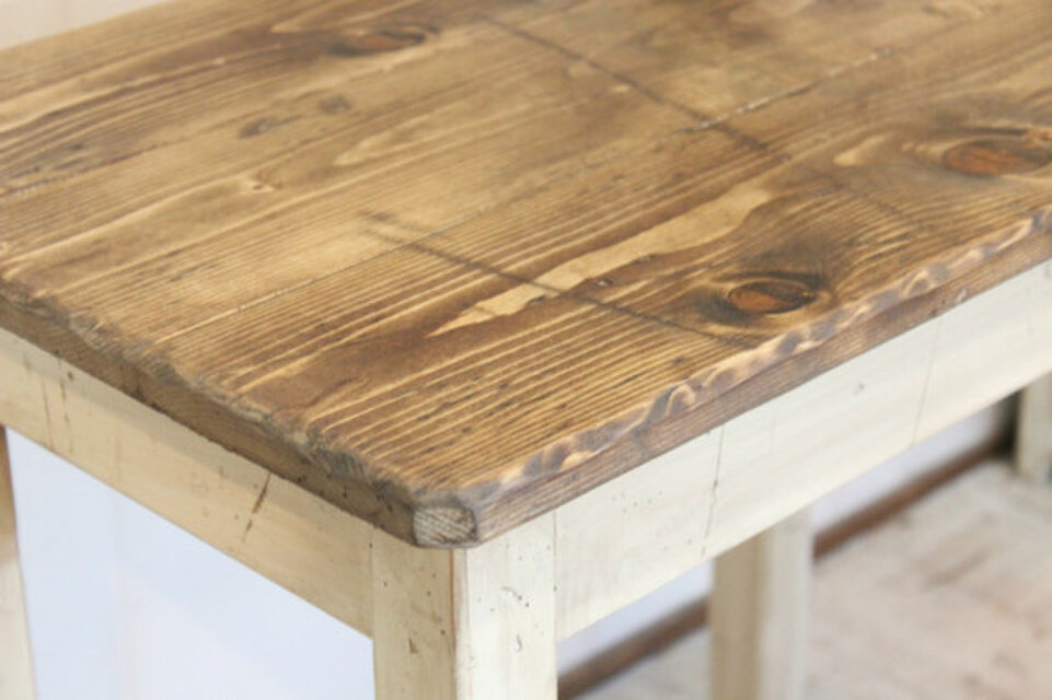 【総合評価】ダメージ加工　シャビーなサイドテーブル　アンティーク風 家具