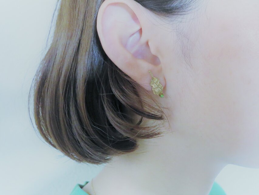アンティーク タイニーリーフピアス ペリドット pierced earrings leaf
