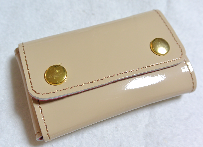 本革のピアスケース・エナメル牛革・ベージュ×レッド