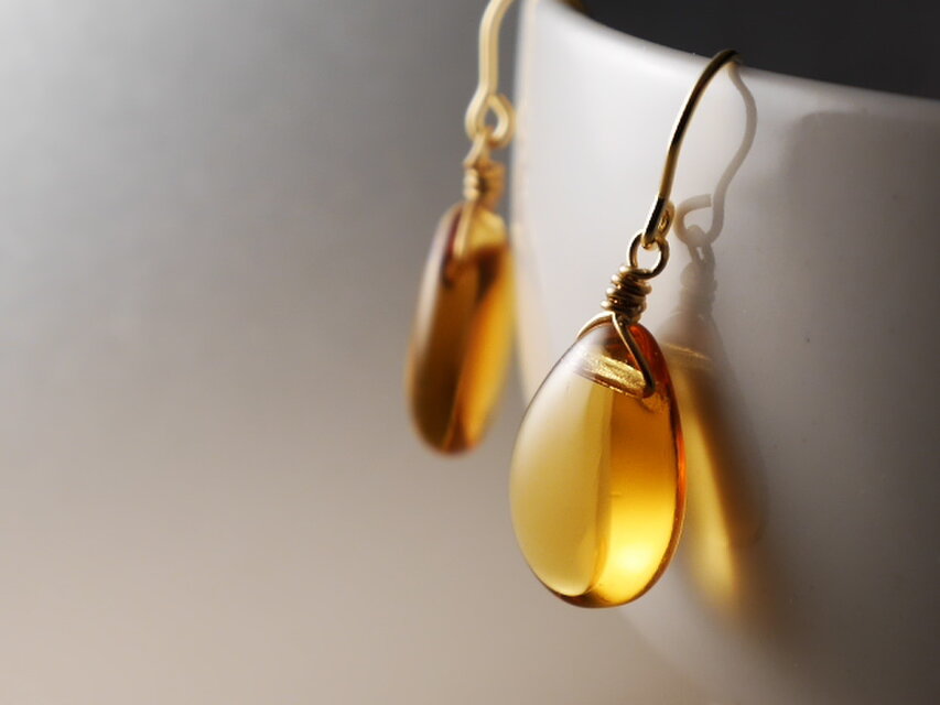 チェコフラットドロップのピアス　はちみつ　ver.2