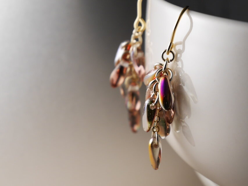 チェコ・ダガーのじゃらじゃらピアス めらめら