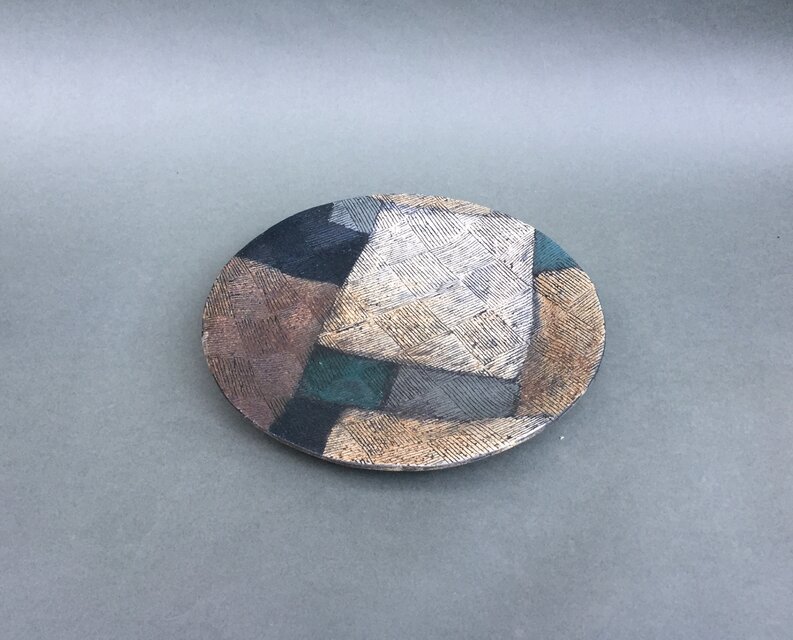 化粧掻き落とし文様　皿79