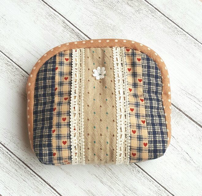 パッチワークのファスナーポーチ