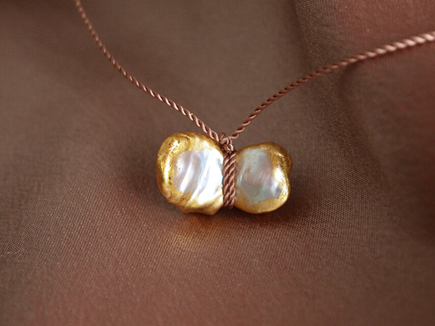 金箔とダブルパールのシルクネックレス／choucho