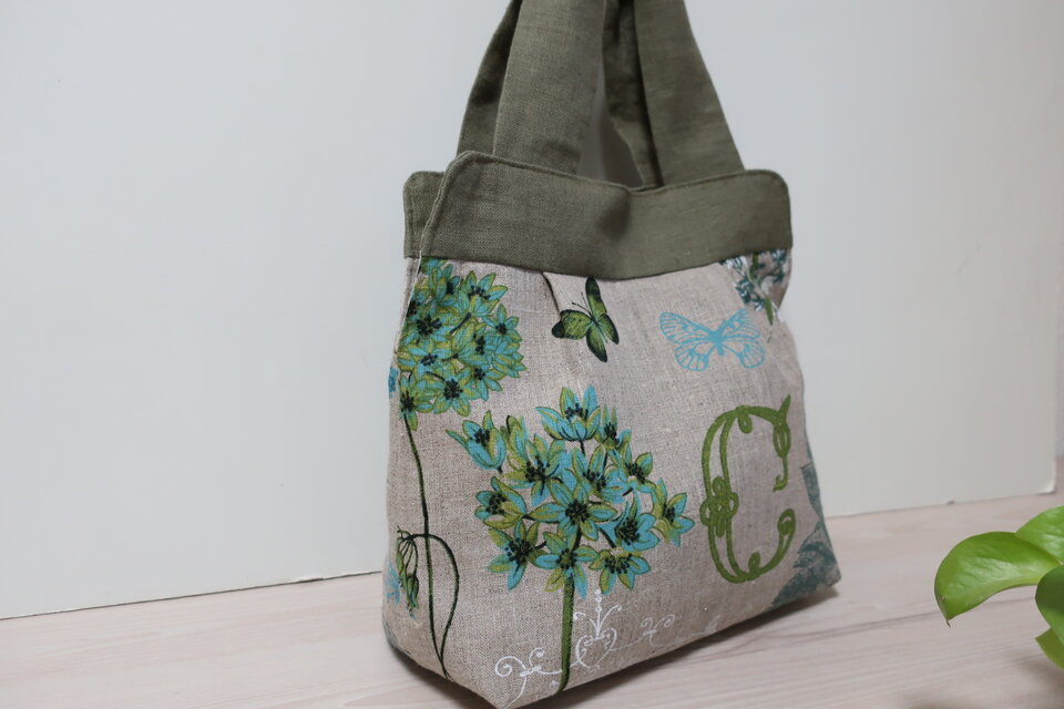 花と蝶柄フランスリネン＆無地タックトートバック