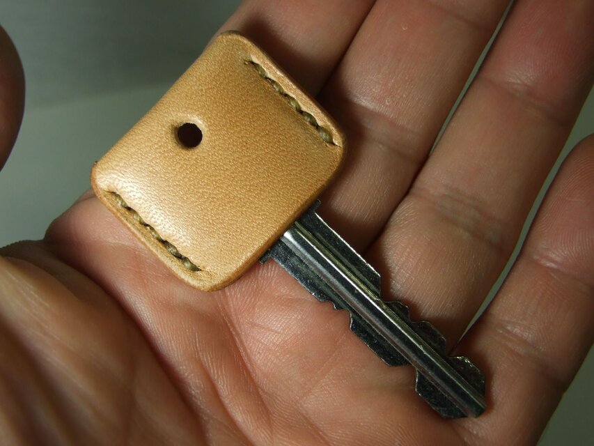 ナチュラルのキーカバー　ベージュステッチ