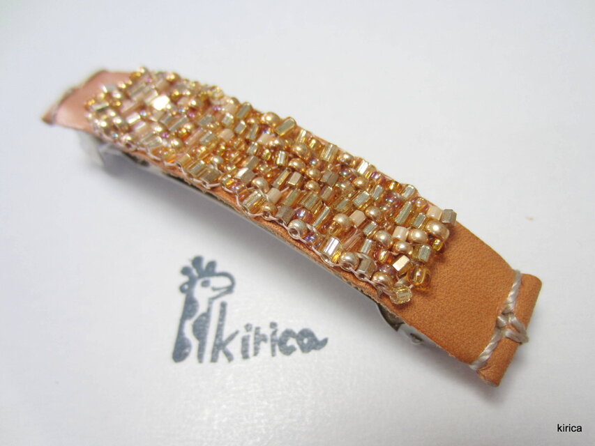 星屑とナチュラル革のバレッタ(中）